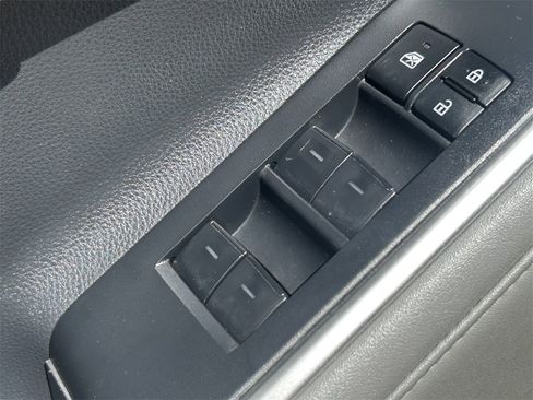 Certified 2023 Toyota Highlander XLE image 19