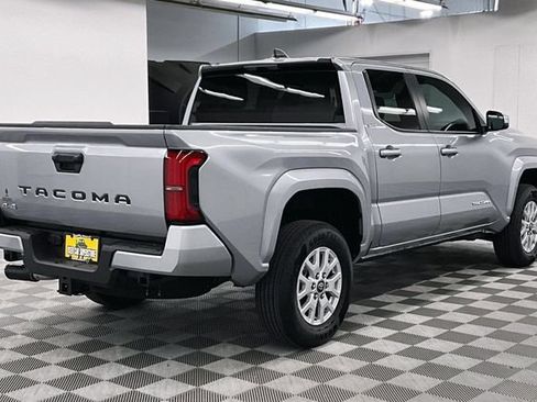 Used 2025 Toyota Tacoma SR5 AWD/4WD image 13