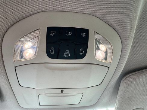 Used 2018 Chrysler Pacifica Touring-L image 15