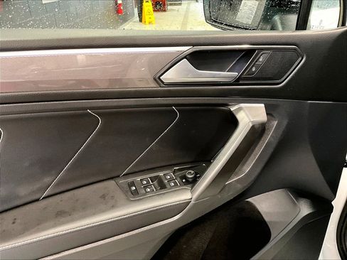 Used 2023 Volkswagen Tiguan SE R-Line image 10