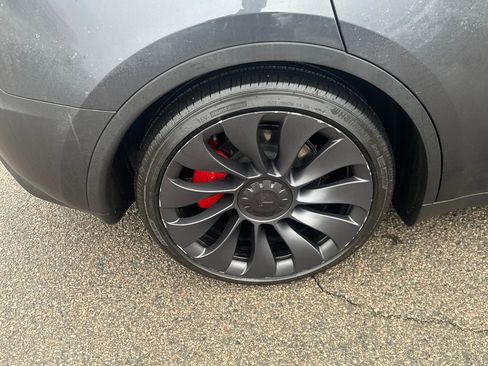 Used 2024 Tesla Model Y Performance image 38