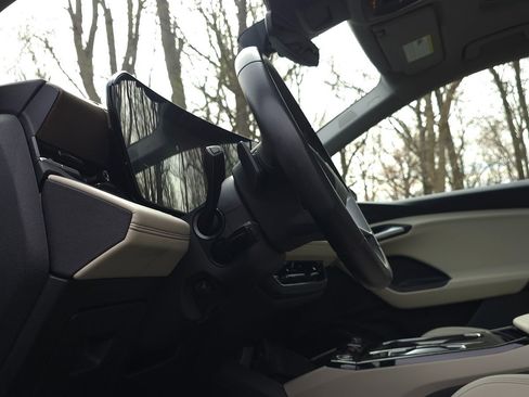 Used 2025 Audi Q6 e-tron Premium Plus image 28