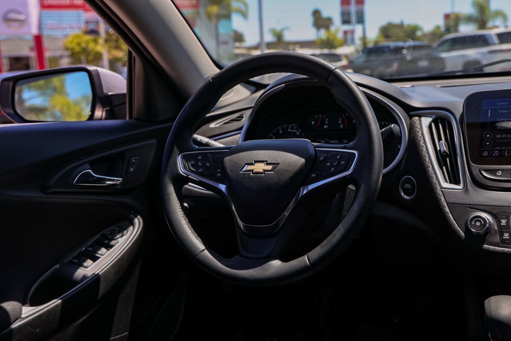 Used 2025 Chevrolet Malibu RS FWD image 22