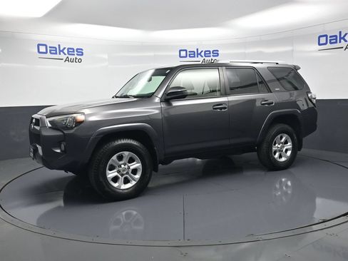 Used 2016 Toyota 4Runner SR5 AWD/4WD image 5