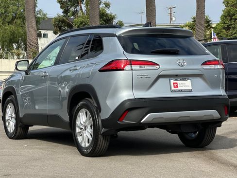 Certified 2025 Toyota Corolla Cross LE FWD image 6