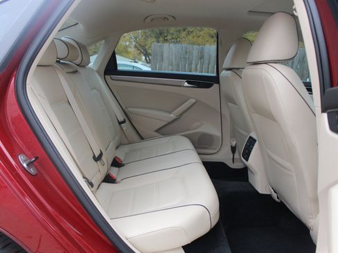 Used 2017 Volkswagen Passat 1.8T SE image 35