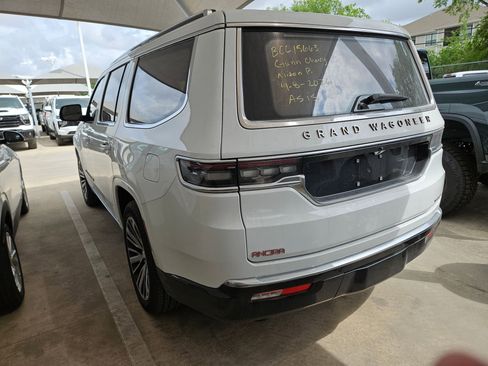 Used 2024 Jeep Grand Wagoneer Series III w/ HD Trailer Tow Package image 4