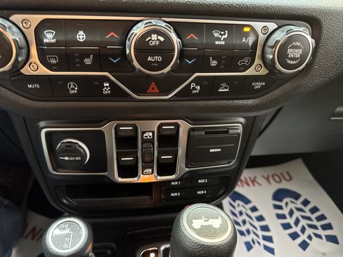 Used 2024 Jeep Wrangler Unlimited Sport AWD/4WD image 23