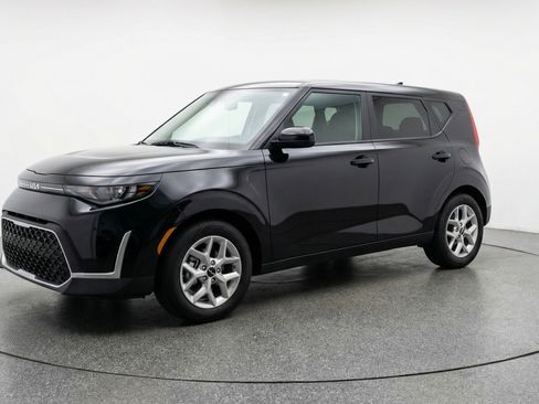 Used 2025 Kia Soul LX w/ LX Technology Package image 3