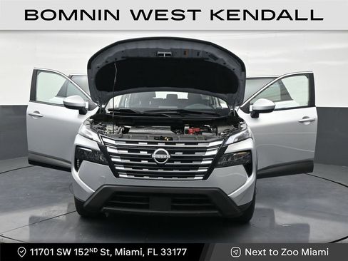 Used 2024 Nissan Rogue SV image 34