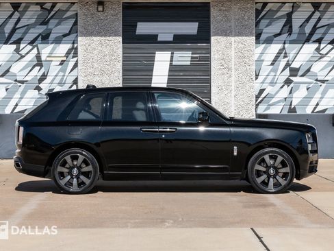 Used 2021 Rolls-Royce Cullinan image 18