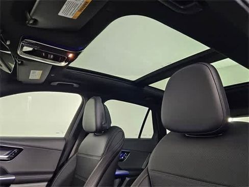 Used 2025 Mercedes-Benz GLC 300 4MATIC image 42