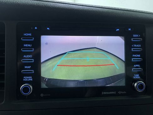 Used 2019 Toyota Sienna XLE w/ XLE Navigation Package image 4