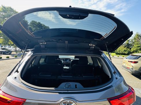 Used 2017 Toyota Highlander XLE AWD/4WD image 10