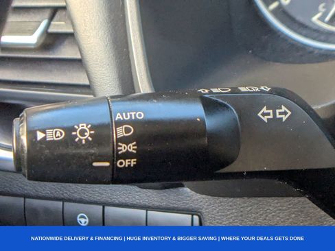 Used 2023 Nissan Rogue SV image 31