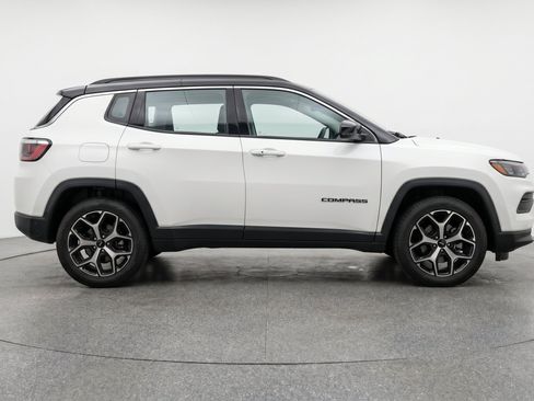 Used 2025 Jeep Compass Limited AWD/4WD image 11