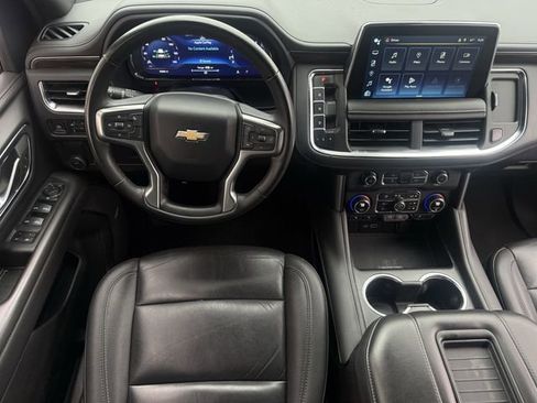 Used 2024 Chevrolet Suburban LT RWD image 12