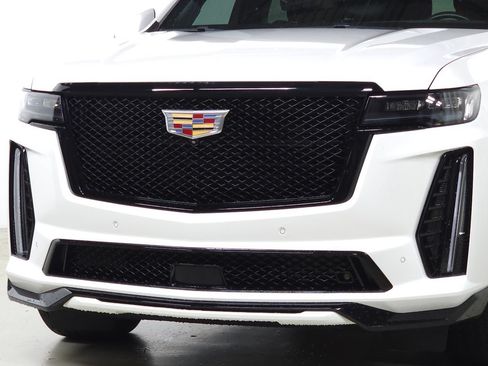 Used 2023 Cadillac Escalade ESV V AWD/4WD image 12