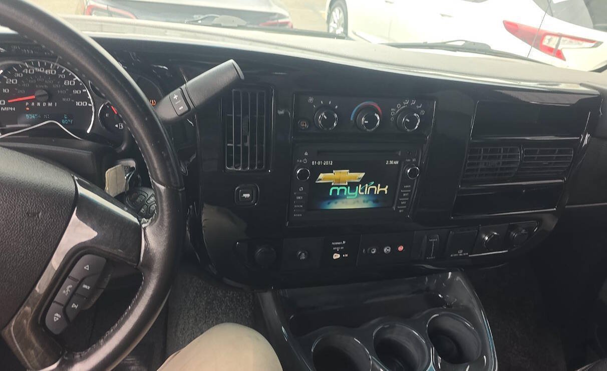 Used 2016 Chevrolet Express 2500 RWD image 10