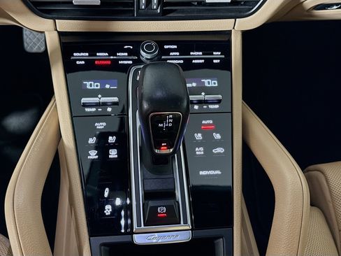 Used 2021 Porsche Cayenne E-Hybrid Coupe AWD/4WD image 19