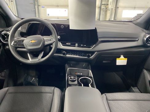 New 2026 Chevrolet Equinox LT w/ Convenience Package II image 3