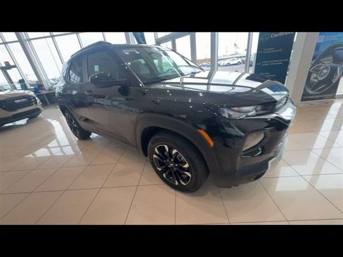 Certified 2022 Chevrolet TrailBlazer LT w/ Convenience Package FWD image 2