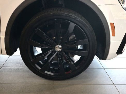 Used 2021 Volkswagen Tiguan SE R-Line image 37