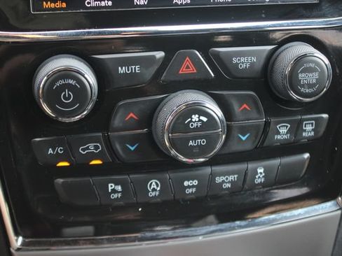 Used 2021 Jeep Grand Cherokee Limited AWD/4WD image 9