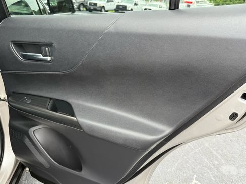 Used 2021 Toyota Venza XLE image 14