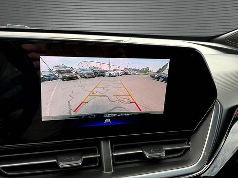 Used 2024 Chevrolet Trax RS w/ Sunroof Package FWD image 9