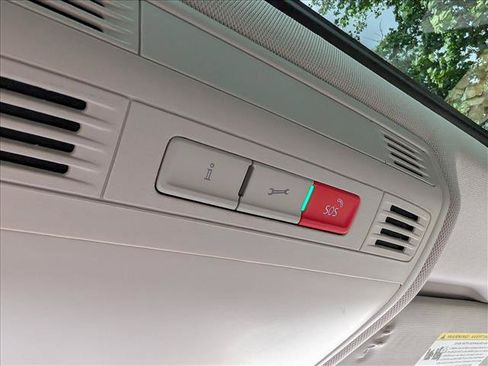 Used 2024 Volkswagen Taos SE w/ Panoramic Sunroof Package FWD image 39