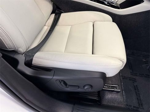 Used 2025 Volvo XC40 B5 Plus w/ Protection Package Premier image 15