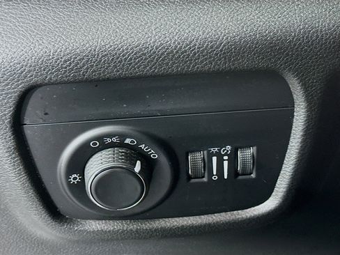 Used 2023 Jeep Grand Cherokee Altitude image 17