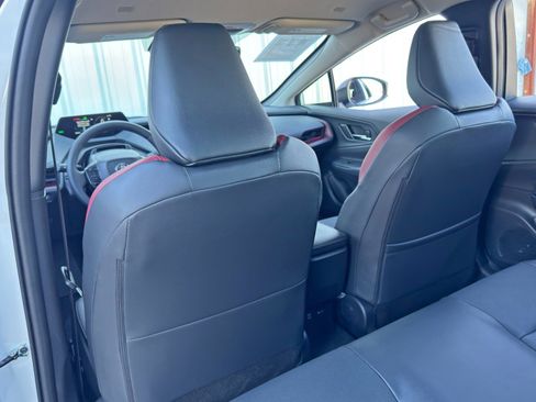 Used 2025 Toyota Prius Plug-In Hybrid XSE image 32