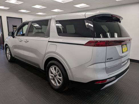 Certified 2022 Kia Carnival LX image 6