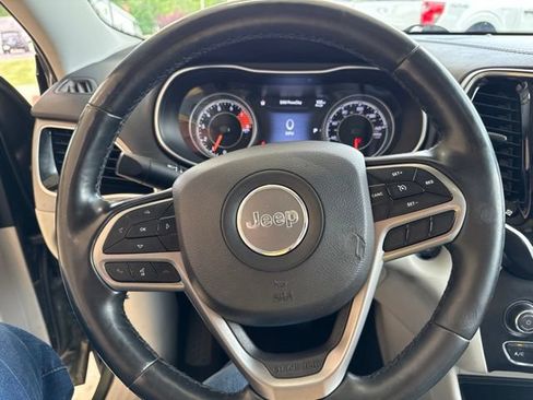 Used 2020 Jeep Cherokee Limited AWD/4WD image 16