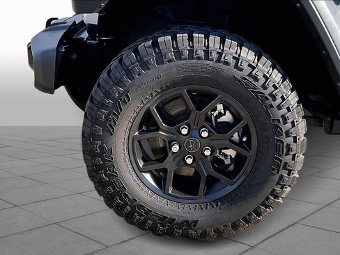Used 2024 Jeep Wrangler Willys image 10