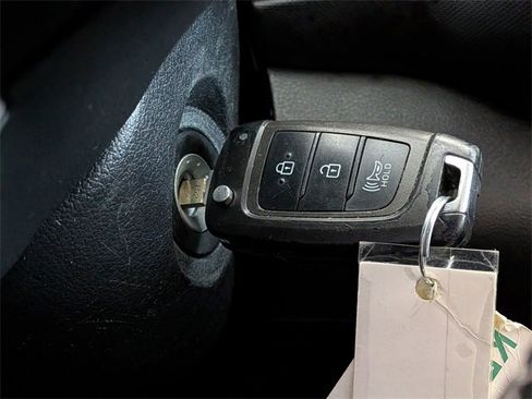 Used 2023 Hyundai Venue SEL image 25