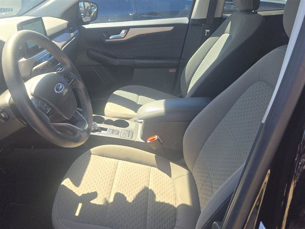 Used 2021 Ford Escape SE w/ SE Sport Appearance Package FWD image 7