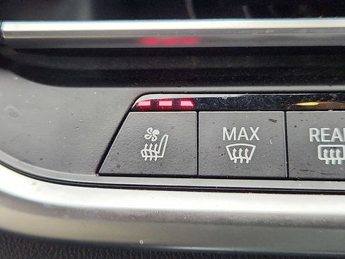 Used 2021 BMW X6 xDrive40i w/ Premium Package image 24