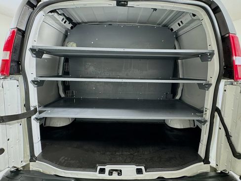 Used 2020 Chevrolet Express 2500 RWD image 8