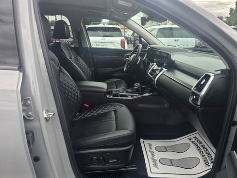Used 2023 Kia Sorento AWD image 19