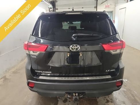 Used 2019 Toyota Highlander LE AWD/4WD image 4