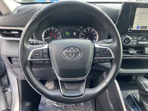 Used 2024 Toyota Highlander LE image 10
