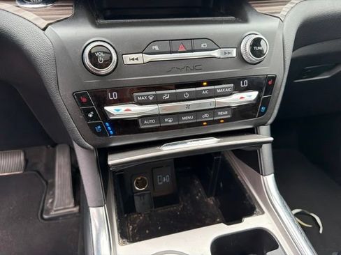 Used 2020 Ford Explorer Limited AWD/4WD image 25