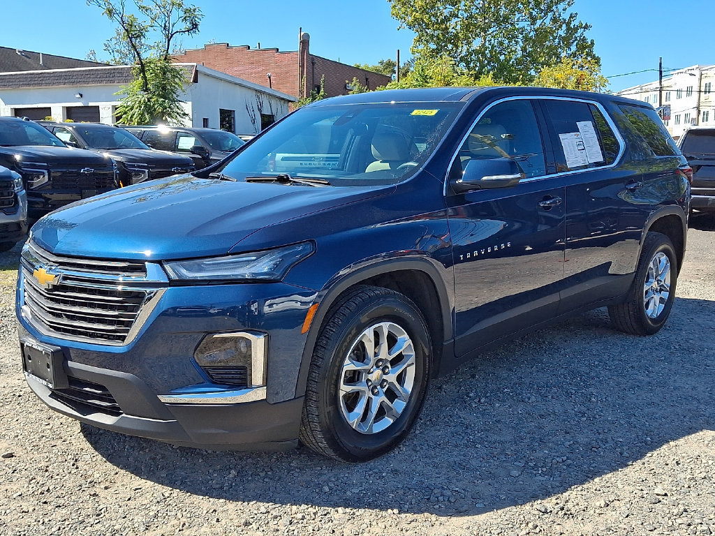 Used 2023 Chevrolet Traverse LS w/ Safety Package AWD/4WD image 3