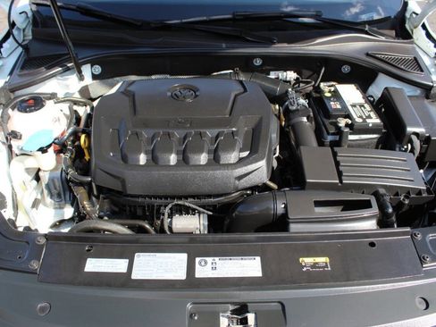 Used 2018 Volkswagen Passat 2.0T R-Line image 8