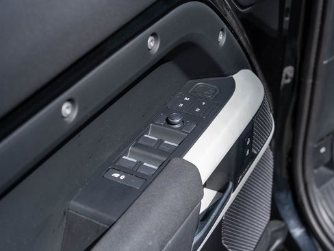 Used 2021 Land Rover Defender 110 SE image 15