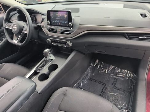 Used 2025 Nissan Altima 2.5 SV FWD image 31