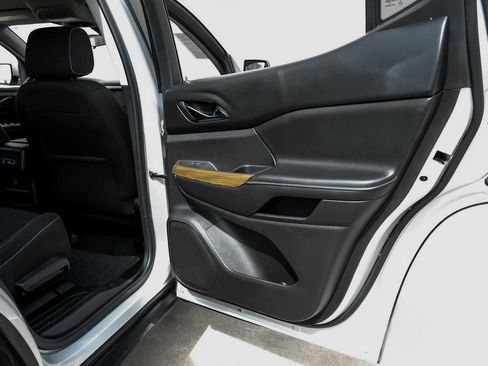 Used 2018 GMC Acadia SLE image 45